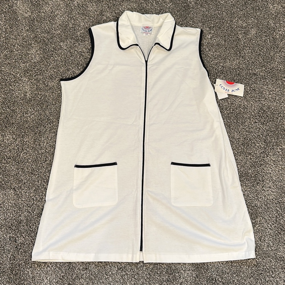 NWT women’s cover zone coverup size 22